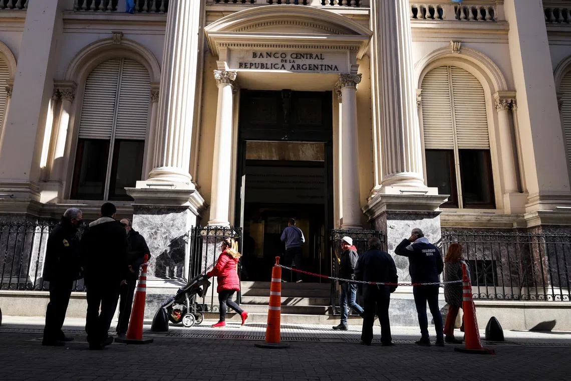 People walk outside Argentina's Central Bank, in Buenos Aires, Argentina July 29, 2022.   REUTERS/Cristina Sille