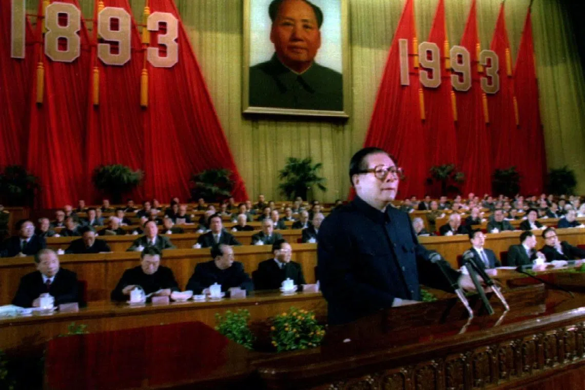 Chinese President Jiang Zemin addresses party members while paying tribute to Mao Zedong on Dec 26, 1993. 