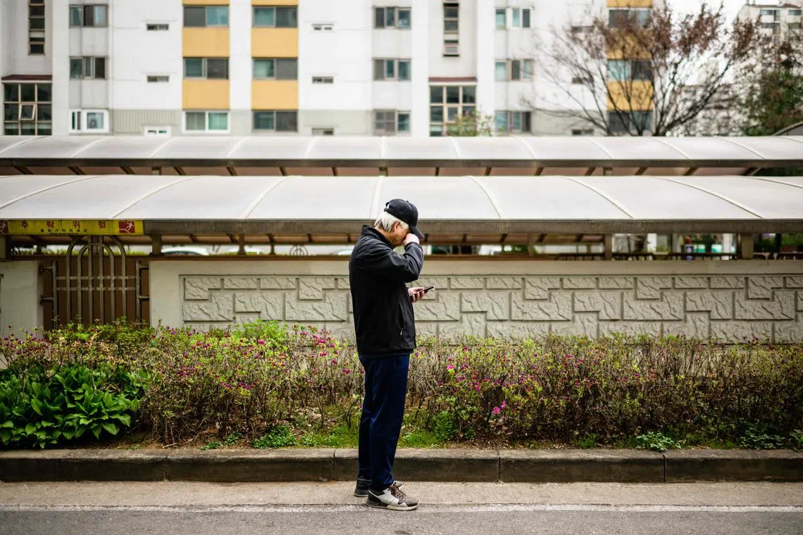 Mr Lee Jong-chul crying as he stands outside the building of their family home in Seoul on April 4.