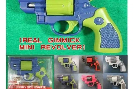 A National Police Agency flier calling for toy guns that can fire live ammunition to be handed in to the police. Prefectural police have set the end of December as a deadline.