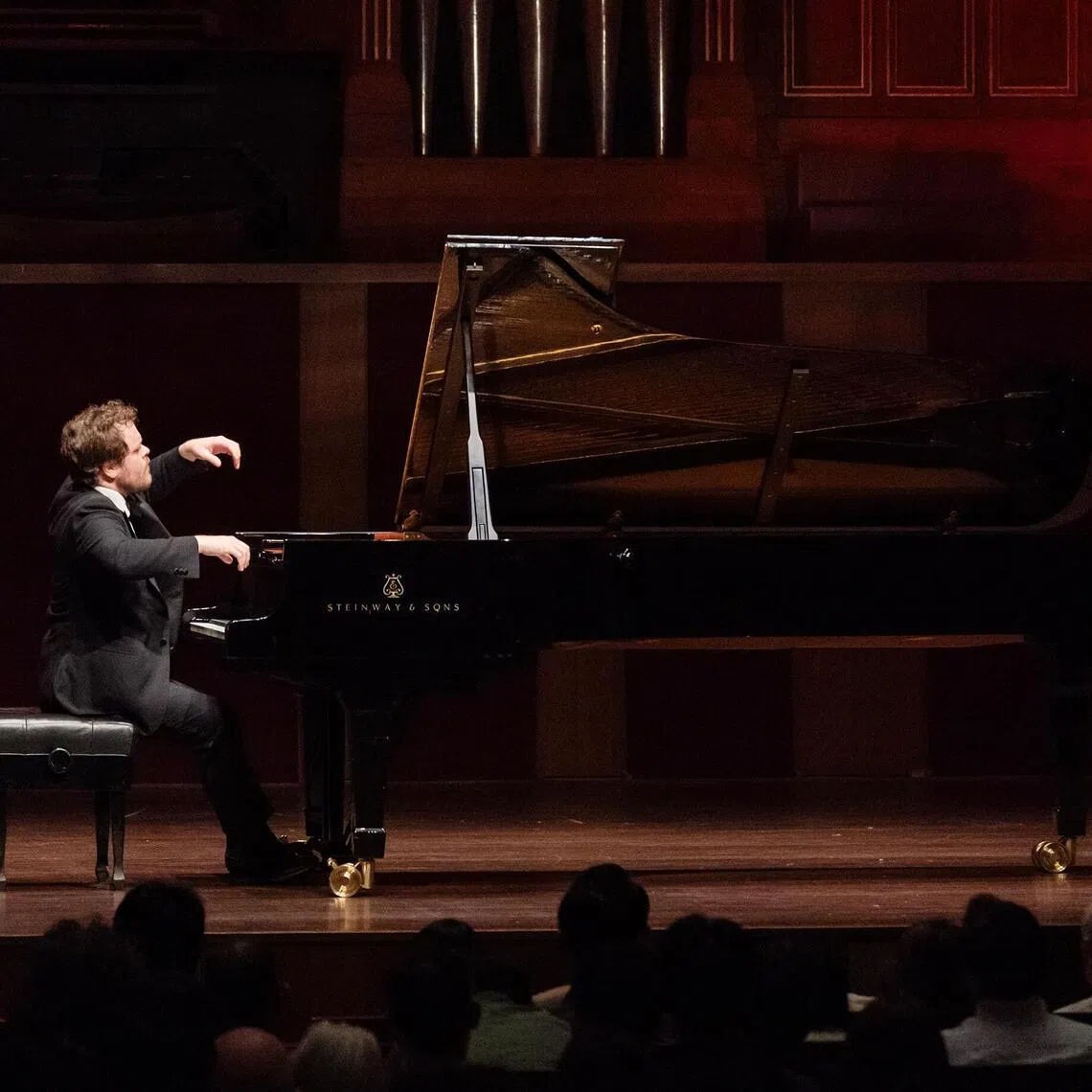 British pianist Benjamin Grosvenor’s solo recital was held at the Victoria Concert Hall on Oct 19. 