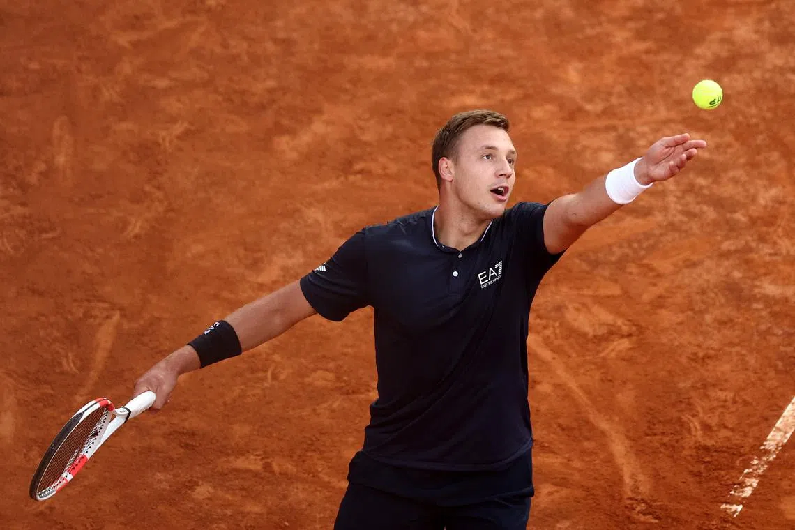 FILE PHOTO: Tennis - Italian Open - Foro Italico, Rome, Italy - May 13, 2024  Serbia's Hamad Medjedovic in action during his round of 32 match against Russia's Daniil Medvedev REUTERS/Guglielmo Mangiapane/File Photo