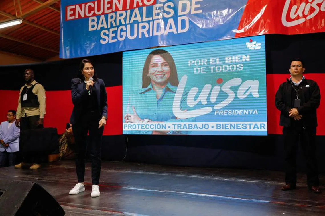 Ecuadorian presidential candidate Luisa Gonzalez addresses the audience during an event with neighborhood leaders, in Quito, Ecuador October 2, 2023. REUTERS/Karen Toro/File Photo