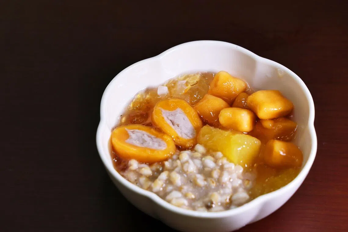 Manfen Chewy Shushu Bowl features the Jumbo Taro-filled Sweet Potato Ball.