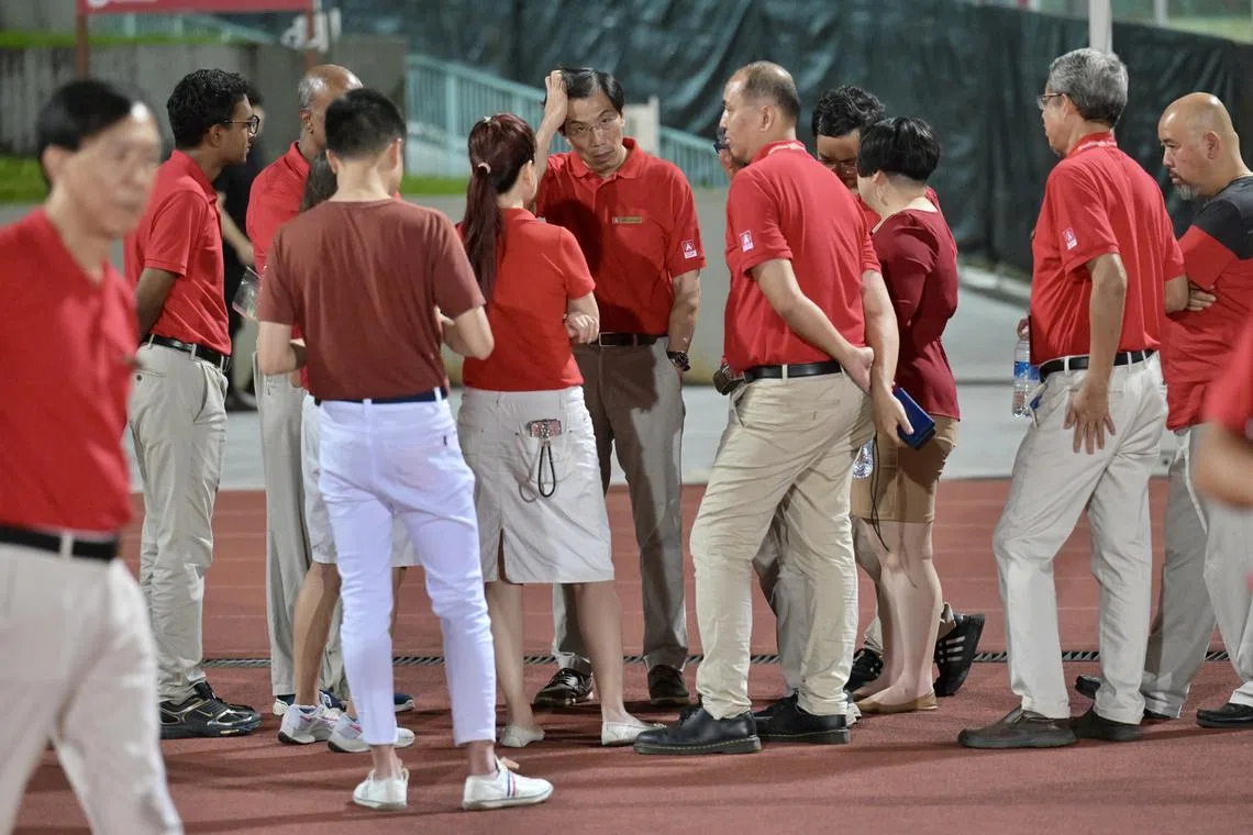 SDP candidate Chee Soon Juan having a team talk with the SDP team soon after arriving at MOE (Evans) Stadium on May 4.