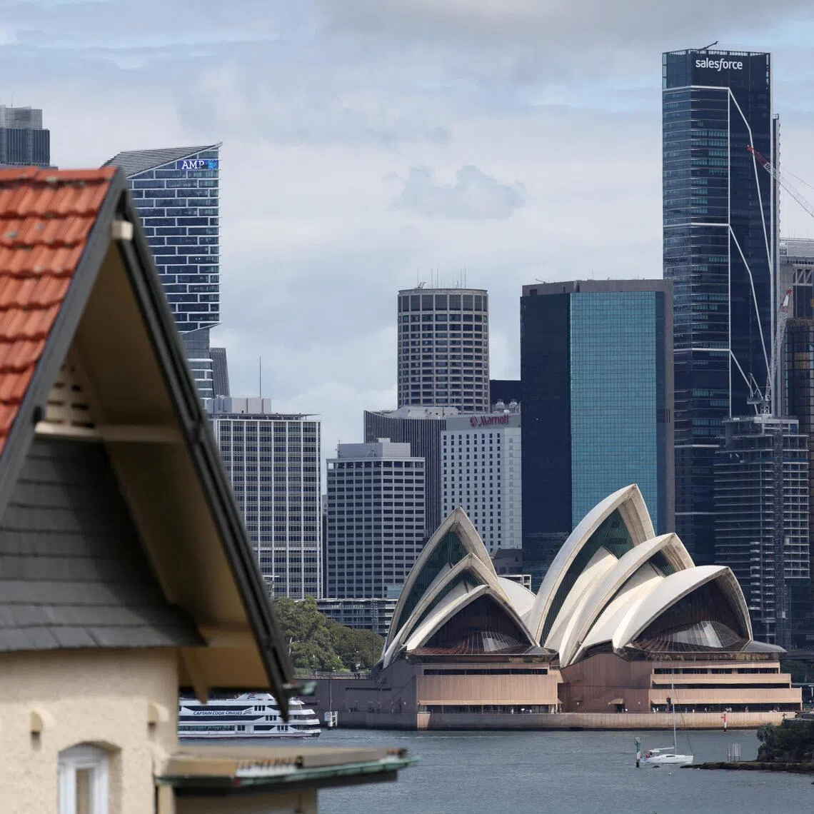 The number of New Zealanders moving to Australia is at its highest level in 12 years, at about 41,000 people in 2025. 