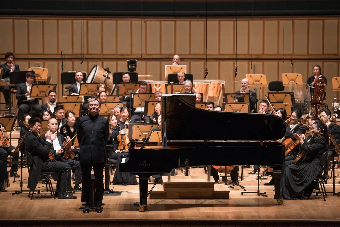 Pianist Stephen Hough and the Singapore Symphony Orchestra brought down the house on November 7 with a scintillating concert. 