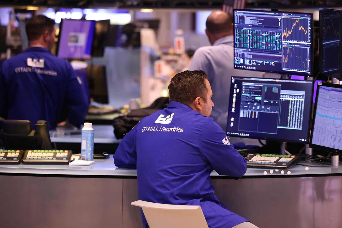 NEW YORK, NEW YORK - JULY 26: Traders work on the floor of the New York Stock Exchange during afternoon trading on July 26, 2024 in New York City. Stocks closed over 600 points, briefly topping 800 points but dropping after new pricing data showed easing inflation, possibly leading to upcoming interest-rate cuts.   Michael M. Santiago/Getty Images/AFP (Photo by Michael M. Santiago / GETTY IMAGES NORTH AMERICA / Getty Images via AFP)