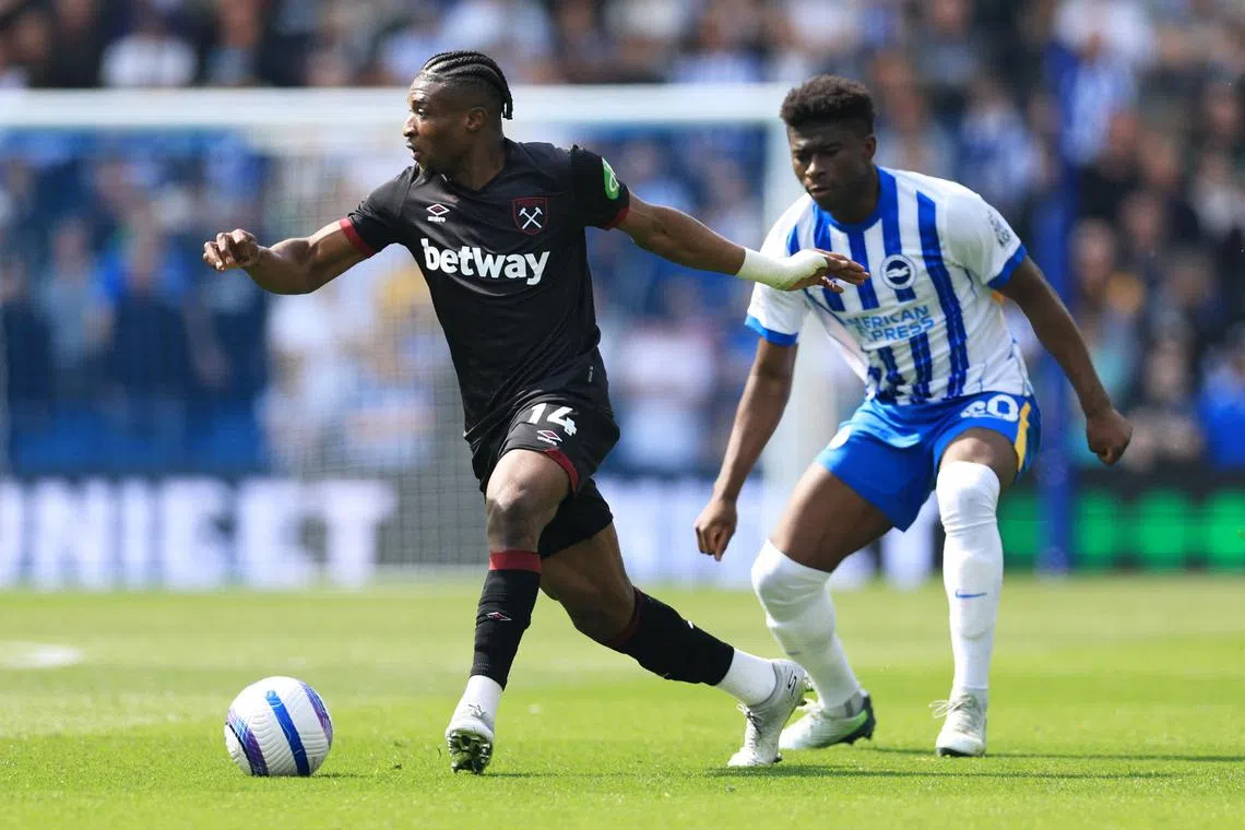 FILE PHOTO: Soccer Football - Premier League - Brighton & Hove Albion v West Ham United - The American Express Community Stadium, Brighton, Britain - April 26, 2025 West Ham United's Mohammed Kudus in action with Brighton & Hove Albion's Carlos Baleba Action Images via Reuters/Andrew Boyers/File Photo