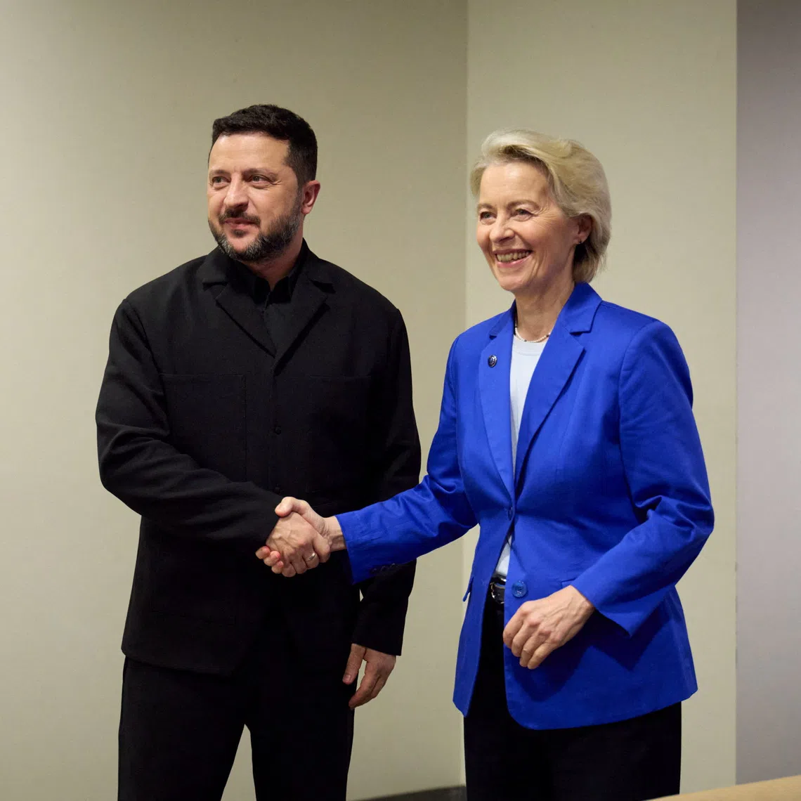 FILE PHOTO: Ukraine's President Volodymyr Zelenskiy and European Commission President Ursula von der Leyen shake hands as they pose for a photo at joint meeting during the 81st United Nations General Assembly, amid Russia's attack on Ukraine, in New York City, US, in this handout picture released September 22, 2026. Ukrainian Presidential Press Service/Handout/File Photo
