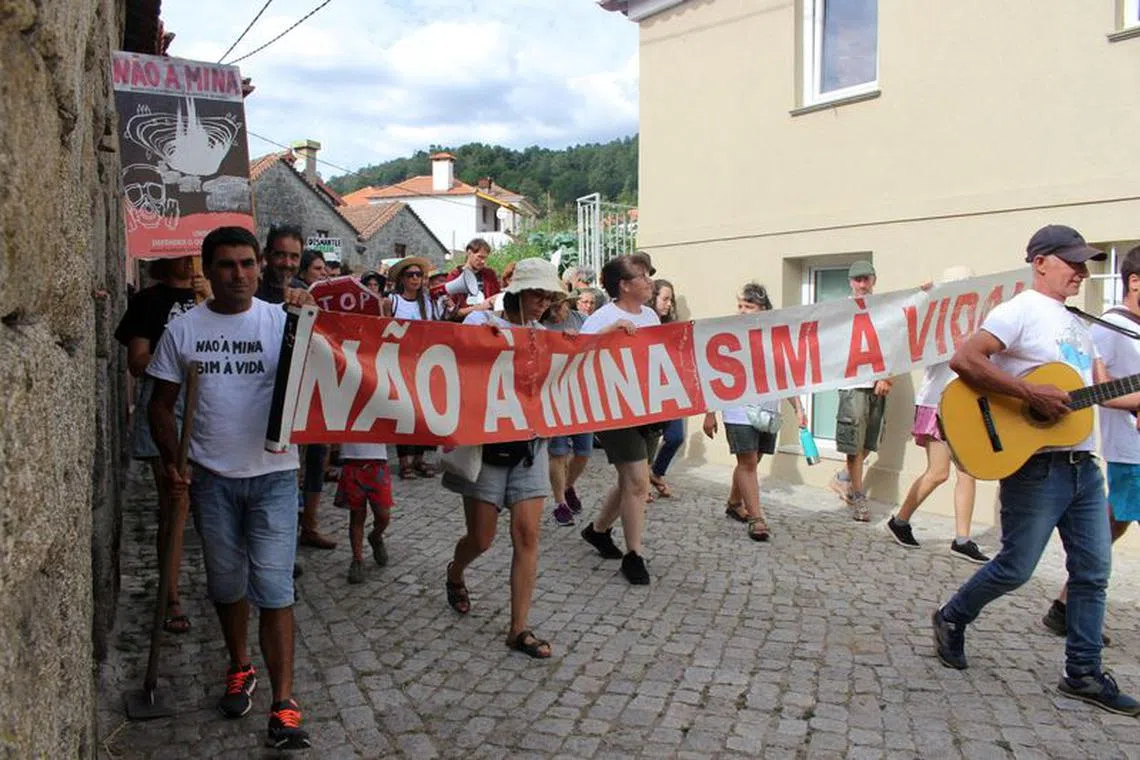 FILE PHOTO: People carrying a banner saying \"No to the mine. Yes to life\" take part in a anti-lithium protest in Covas do Barroso, Portugal, August 15, 2023. REUTERS/Catarina Demony/File Photo