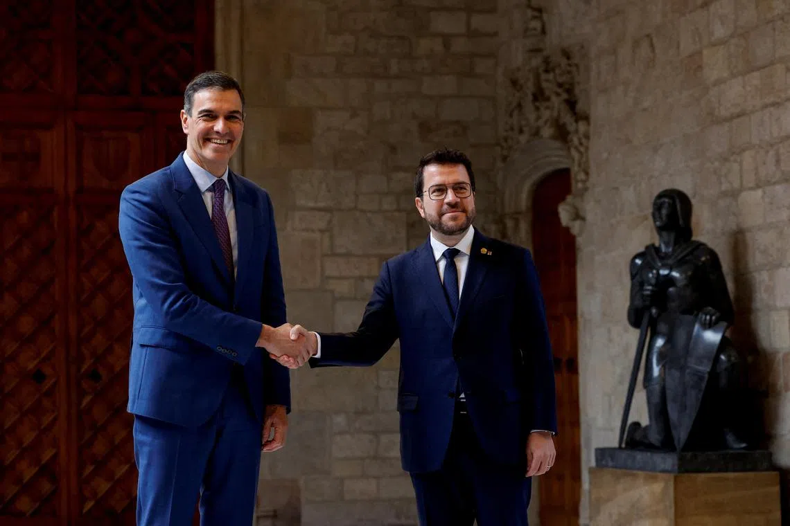FILE PHOTO: Spain's Prime Minister Pedro Sanchez and Catalonia's President Pere Aragones shake hands as they meet at Palau de la Generalitat in Barcelona, Spain December 21, 2023. REUTERS/Albert Gea/File Photo
