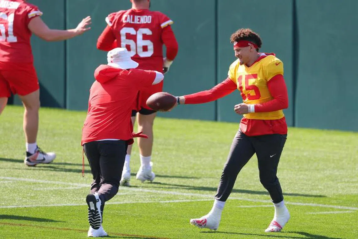 NEW ORLEANS, LOUISIANA - FEBRUARY 05: Patrick Mahomes #15 of the Kansas City Chiefs hands off during a practice ahead of Super Bowl LIX at Tulane University’s Yulman Stadium on February 05, 2025 in New Orleans, Louisiana. Gregory Shamus/Getty Images/AFP (Photo by Gregory Shamus / GETTY IMAGES NORTH AMERICA / Getty Images via AFP)