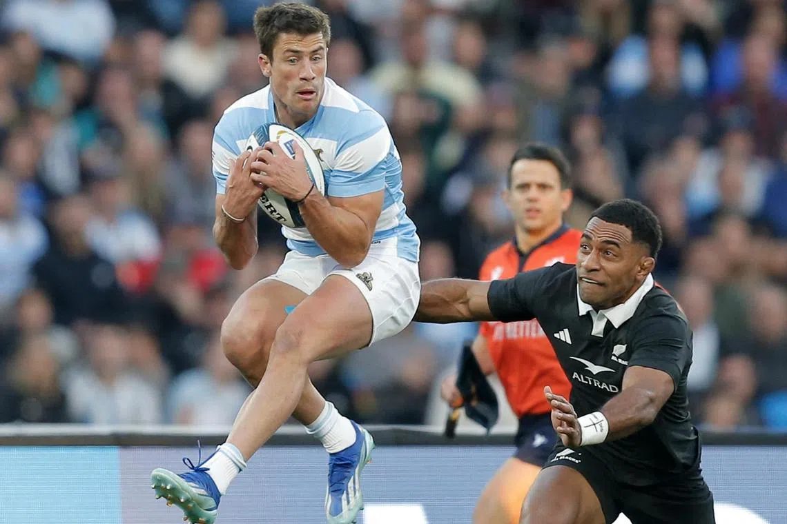 Argentina wing Bautista Delguy catches the ball as New Zealand wing Sevu Reece closes him down in their Rugby Championship match at Mario Alberto Kempes stadium in Cordoba on Aug 16, 2025.