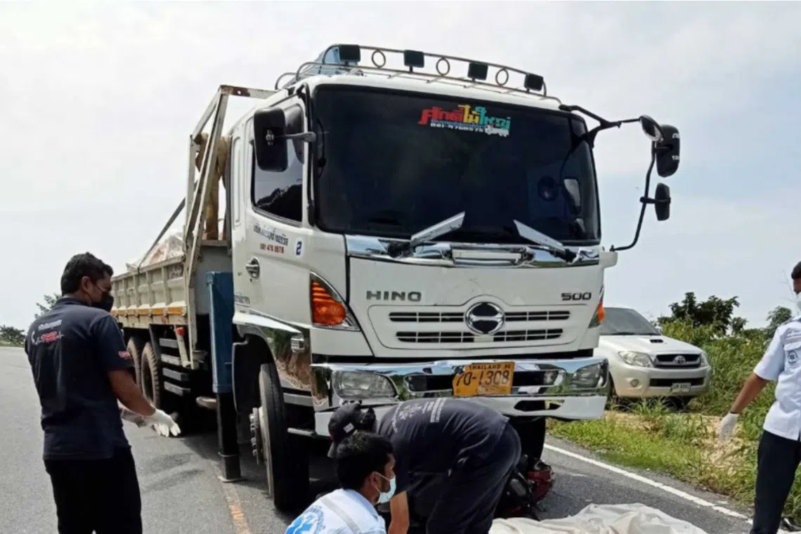 The crash occurred at the Ayara Hotel curve in Tambon Kamala.