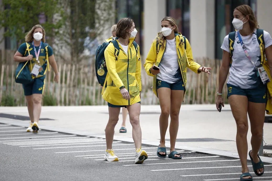 FILE PHOTO: Paris 2024 Olympics - Preview - Paris, France - July 23, 2024. Athletes from team Australia are pictured wearing protective face masks in the Olympic village, ahead of the Paris 2024 Olympics. REUTERS/Benoit Tessier/File Photo