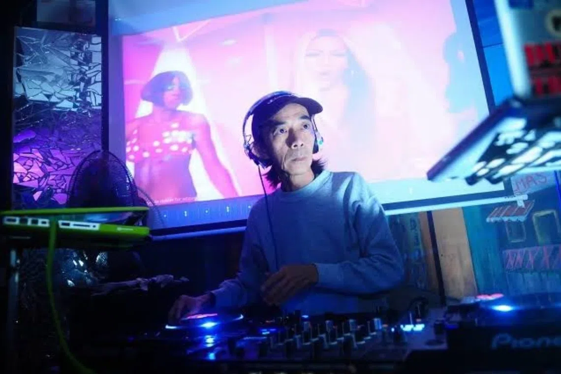 Andrew Chow died of stomach cancer and was still performing a few months before his death.