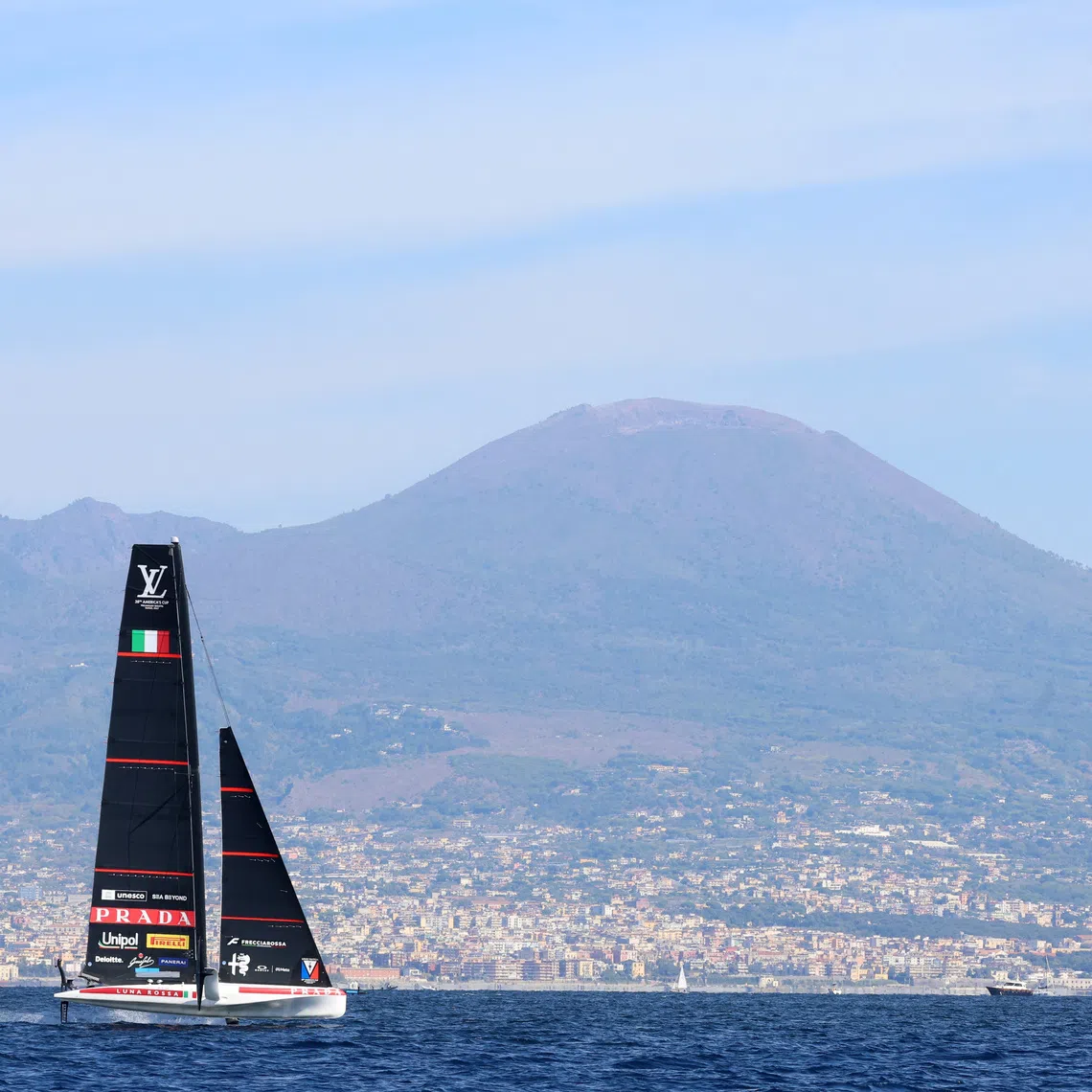 Sailing - 38th America's Cup - Preliminary Regatta - Naples, Italy - September 24, 2026 Luna Rossa in action during the practice race REUTERS/Ciro De Luca