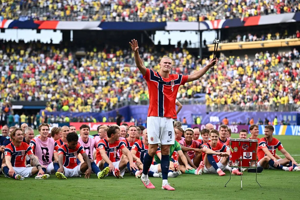 Soccer Football - FIFA World Cup 2026 - Round of 16 - Brazil v Norway - New York New Jersey Stadium, East Rutherford, New Jersey, U.S. - July 5, 2026 Norway's Erling Haaland with teammates celebrate after the match as Norway qualify for the quarter finals of the World Cup REUTERS/Dylan Martinez