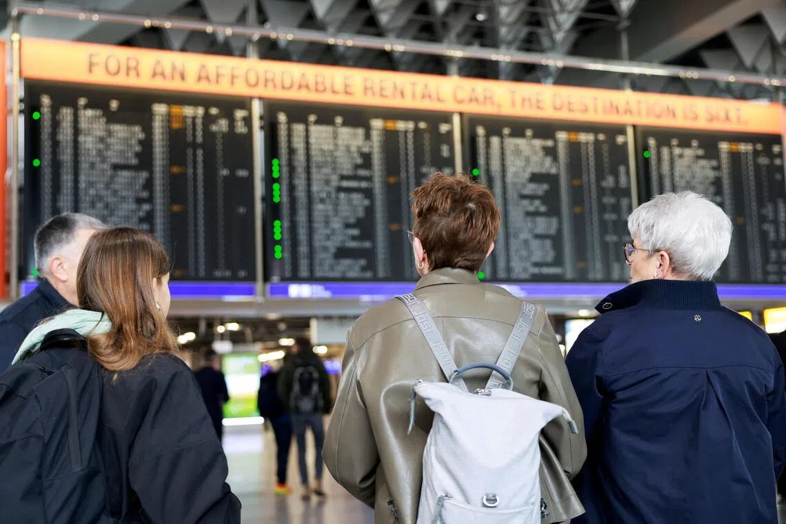 EU to ban airlines from charging parents to sit with children