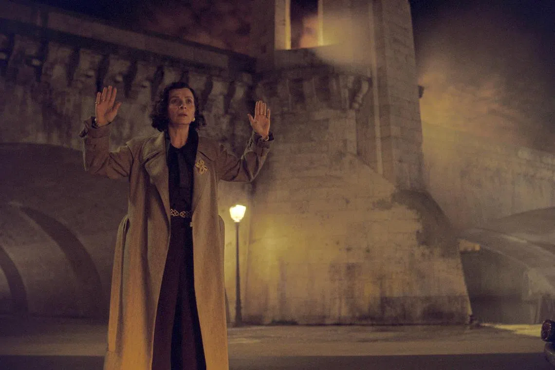 adchanel14 - Juliette Binoche in The New Look

source/copyright: Apple TV+
free for publicity use
upload into Life folder