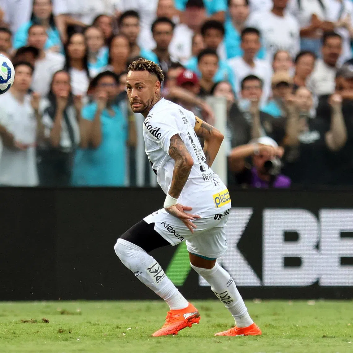 Soccer Football - Brasileiro Championship - Santos v Cruzeiro - Estadio Urbano Caldeira, Santos, Brazil - December 7, 2025 Santos' Neymar in action REUTERS/Thiago Bernardes