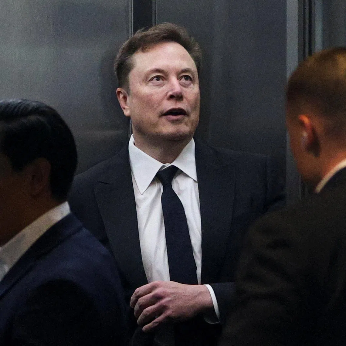 Elon Musk stands in an elevator to attend the trial in his lawsuit over OpenAI for-profit conversion at a federal courthouse, in Oakland, California, U.S., April 30, 2026.  REUTERS/Manuel Orbegozo