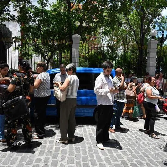 Workers checking their cell phones after a tremor caused by a magnitude-6.0 earthquake in Havana, on June 8, 2026.