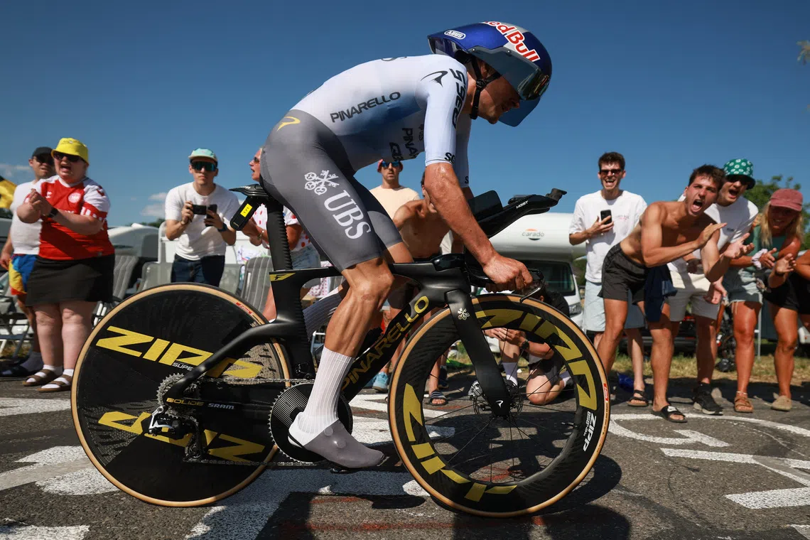 Cycling - Tour de France - Stage 16 - Evian-les-Bains - Thonon-les-Bains - Evian-les-Bains, France - July 21, 2026 Pinarello - Q36.5 Pro Cycling Team's Tom Pidcock in action during stage 16 individual time-trial REUTERS/Stephanie Lecocq
