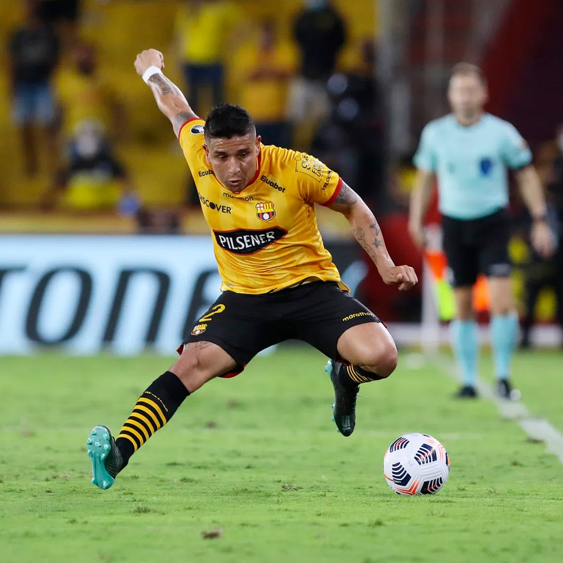 Soccer Football - Copa Libertadores - Semi final - Second Leg - Barcelona SC v Flamengo - Estadio Monumental, Guayaquil, Ecuador - September 29, 2021 Barcelona SC's Mario Pineida in action Pool via REUTERS/Franklin Jacome