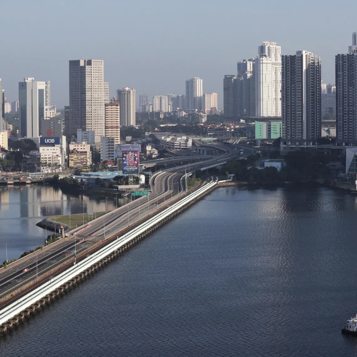 Analysts expect the ringgit to trade between RM3.20 and RM3.30 per Sing dollar by the end of 2025, before strengthening further in 2026.