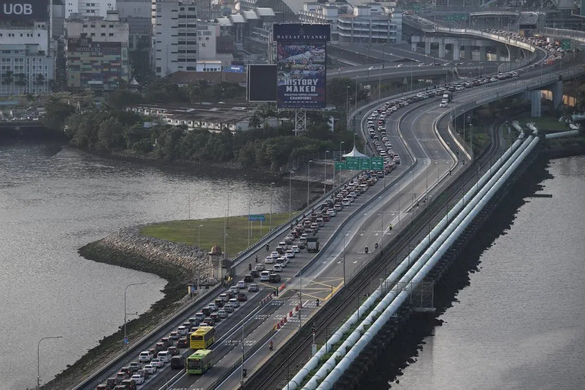 The jam on the Causeway saw the vehicles stretch to the Seletar Expressway since morning, and continued throughout the day.