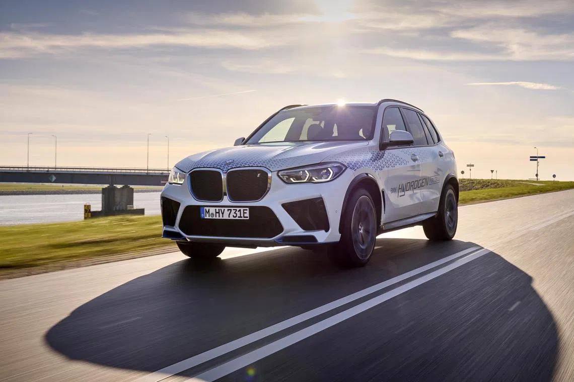 BMW iX5H: Unveiled early this year.