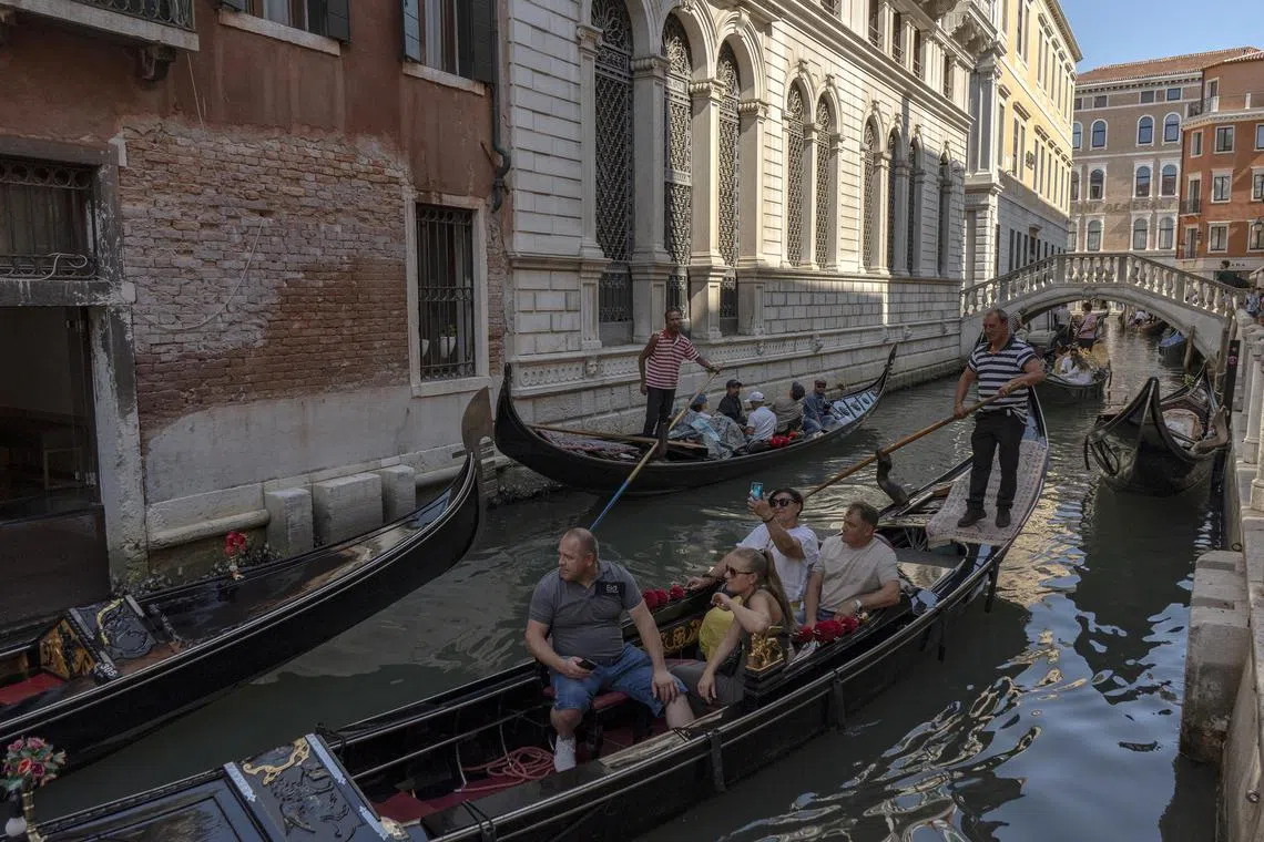 Starting on April 25, 2024, tourists intending to visit Venice on busy dates will be required to register on a website, and those coming for a single day will have to pay 5 euros.