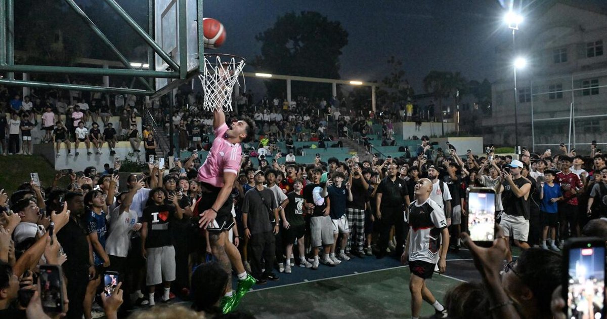 Canadian Influencer Matt Kiatipis Draws Large Crowd to Lorong Lew Lian on Oct 7