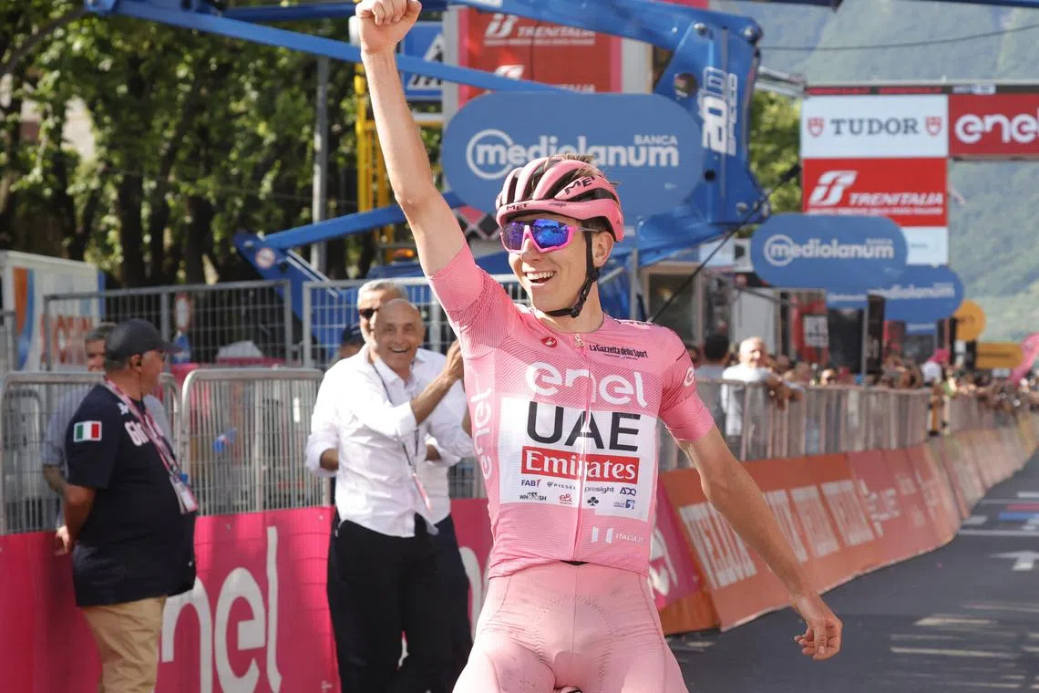 Cycling - Giro d'Italia - Stage 20 - Alpago to Bassano del Grappa - Italy - May 25, 2024 UAE Team Emirates' Tadej Pogacar celebrates winning stage 20 REUTERS/Ciro De Luca