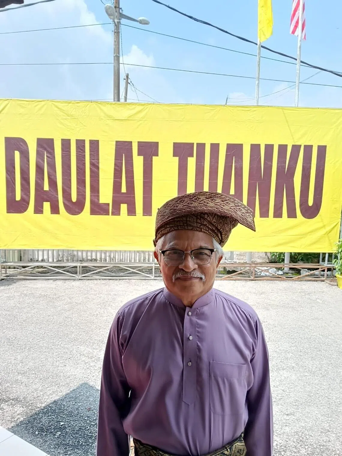 Muhamad Kamel Yassin, a descendant of famed palace warrior Siamang Gagap, says he is carrying forward his great-grandfather’s legacy by defending Yang di-Pertuan Besar Muhriz Munawir.