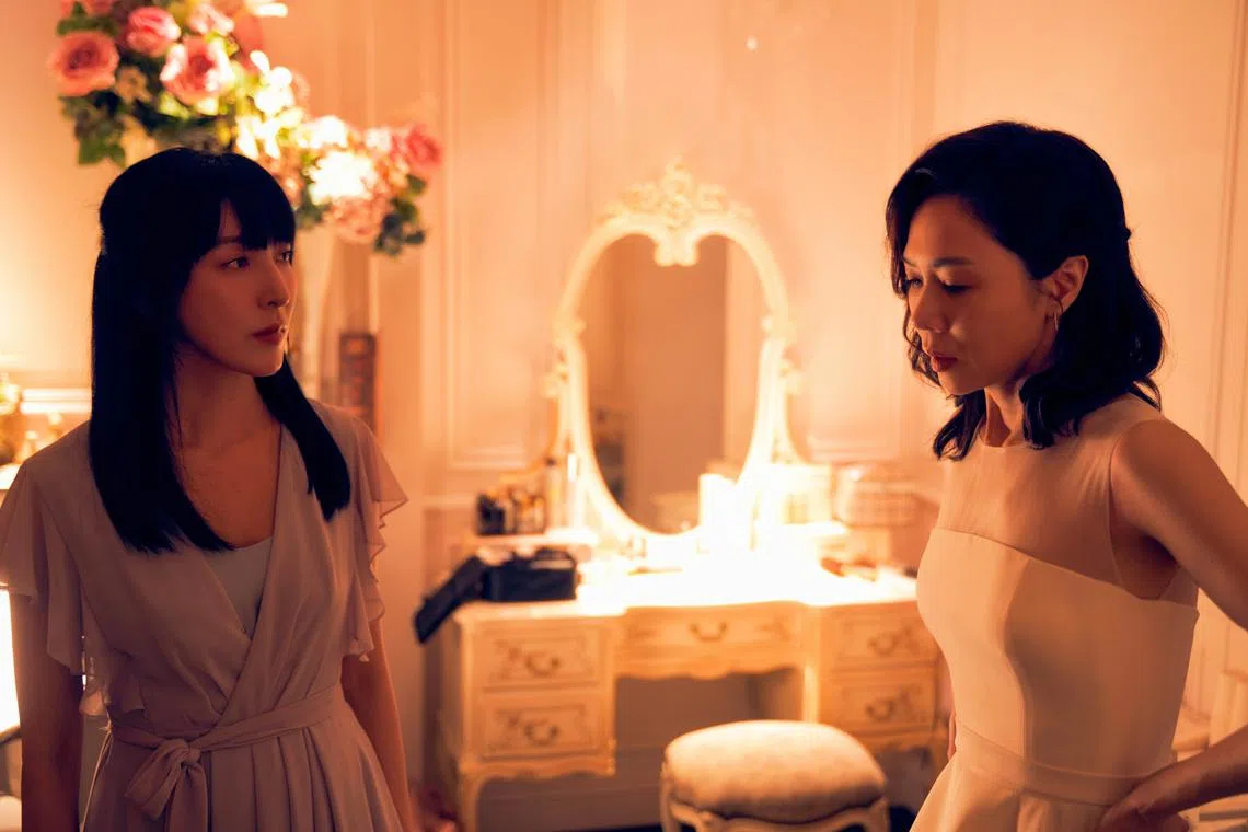 Taiwanese A-list actresses Cheryl Yang (left) and Hsieh Ying-hsuan (right)           