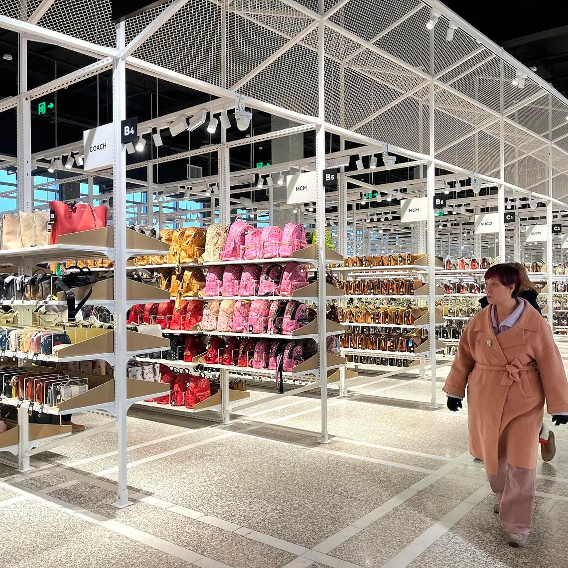 dteconomy - 

Source: Tan Dawn Wei
Usage: ST
Pub date: 24 Nov
Upload to Opinion float
I will caption them in the system.