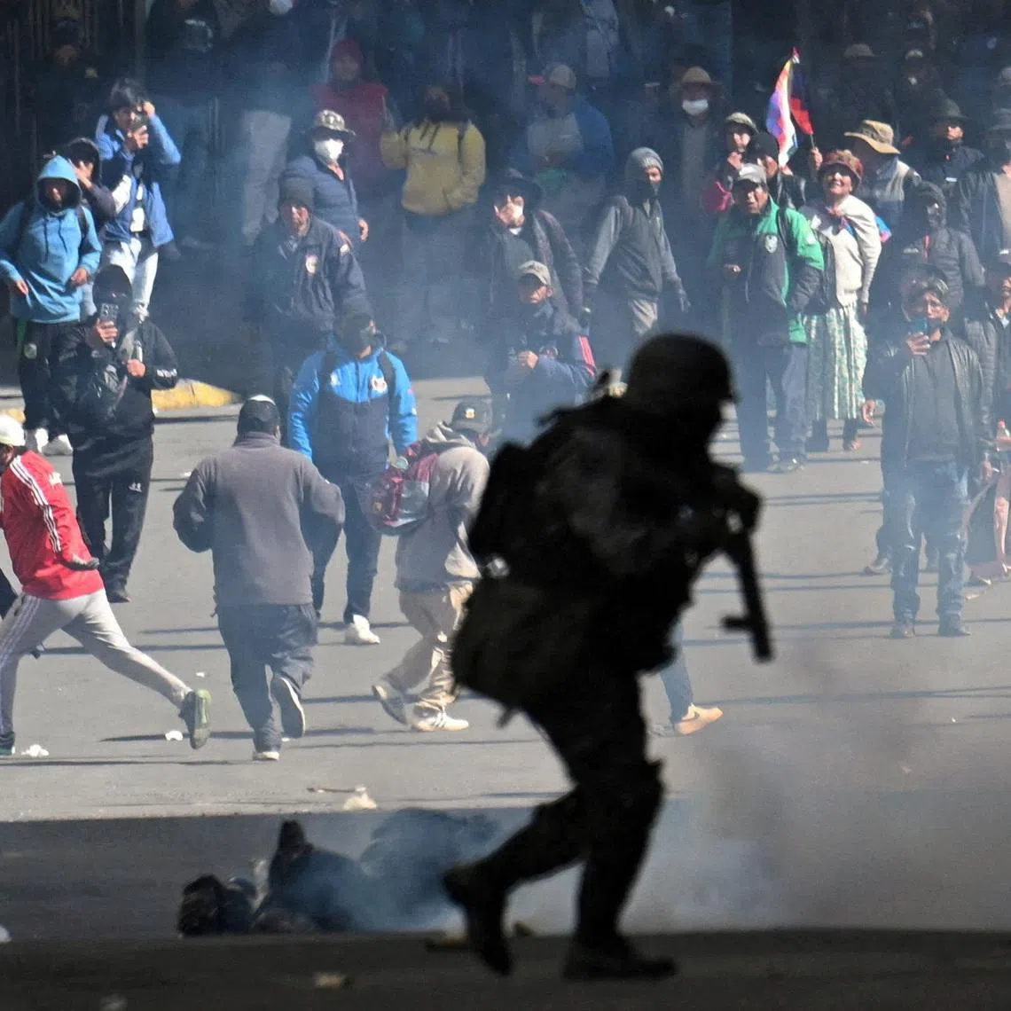 FILE PHOTO: A police officer runs in front of demonstrators during a march calling for the resignation of Bolivian President Rodrigo Paz, as the country’s economic and fuel crisis worsens due to a shortage of U.S. dollars and declining domestic energy production, in La Paz, Bolivia, May 25, 2026. REUTERS/Claudia Morales/ File Photo