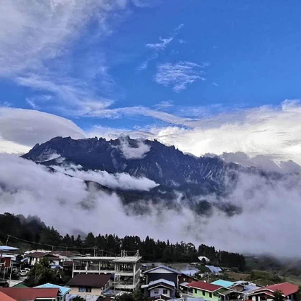 Tsunami advisory sirens were activated in four affected districts in Sabah. 