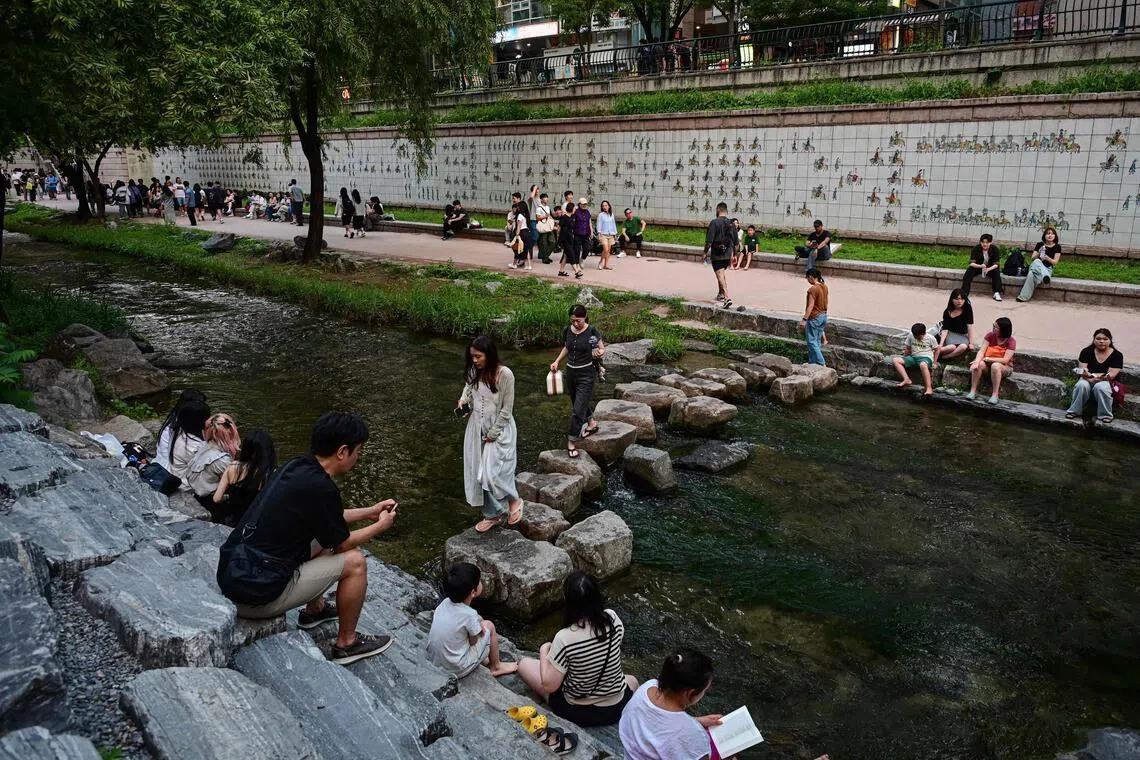 Separate data from the Ministry of Personnel Management showed that more male government workers took parental leave in 2025 than female civil servants.