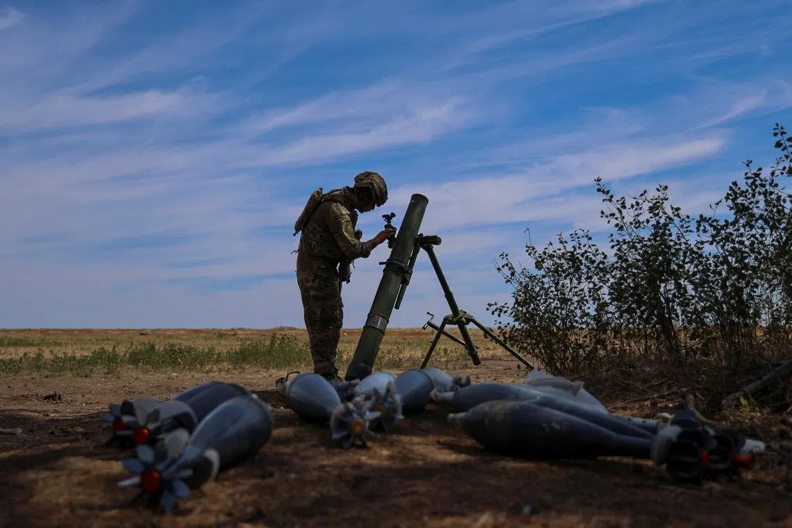 A Ukrainian serviceman checks a mortar during a military exercise, amid Russia's attack on Ukraine, in Kherson region, Ukraine August 1, 2024. REUTERS/Ivan Antypenko