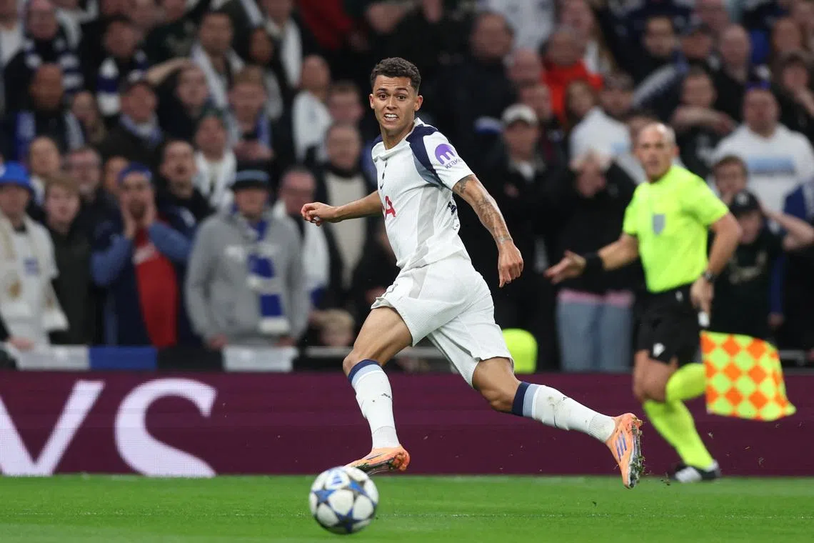 Soccer Football - UEFA Champions League - Tottenham Hotspur v FC Copenhagen - Tottenham Hotspur Stadium, London, Britain - November 4, 2025 Tottenham Hotspur's Brennan Johnson scores their first goal REUTERS/David Klein