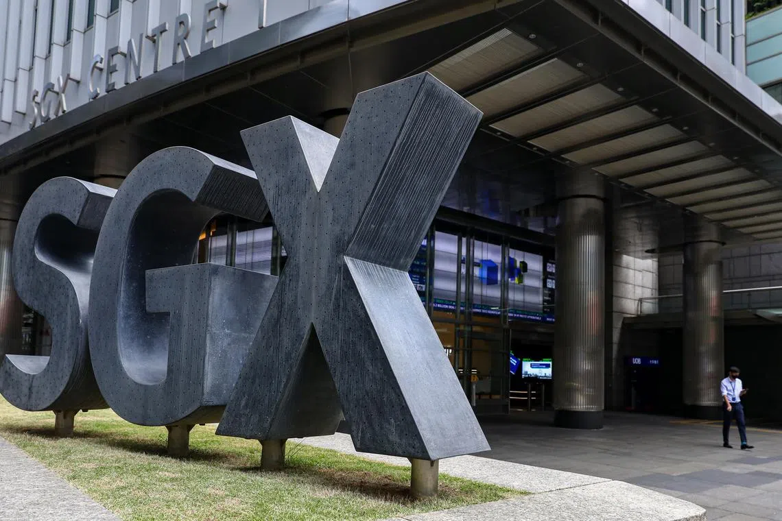 In the wider Singapore market, gainers outnumbered losers 285 to 235, with 1.13 billion securities worth $1.04 billion traded.