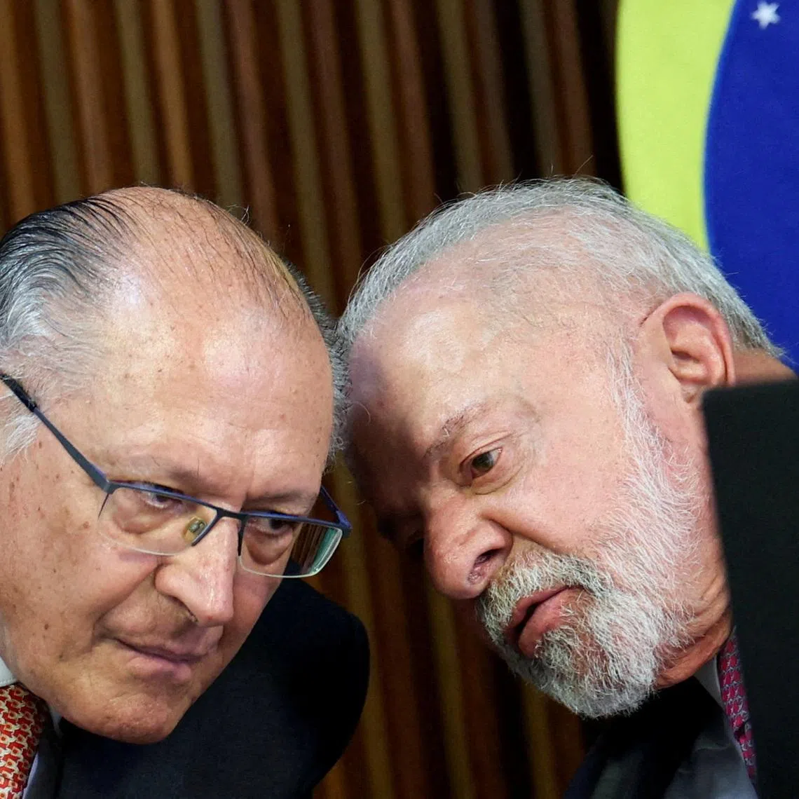 FILE PHOTO: Brazilian President Luiz Inacio Lula da Silva (right) talks with Vice President Geraldo Alckmin during a ministerial meeting at the Planalto Palace in Brasilia, Brazil, March 31, 2026. REUTERS/Adriano Machado/File Photo