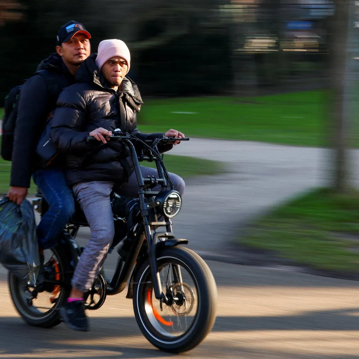 A person drives a fatbike in Vondelpark while the city of Amsterdam is preparing to ban trendy \"fat bikes\" from busy areas including the city's biggest park over safety concerns in Amsterdam, Netherlands January 22, 2026. REUTERS/Piroschka van de Wouw