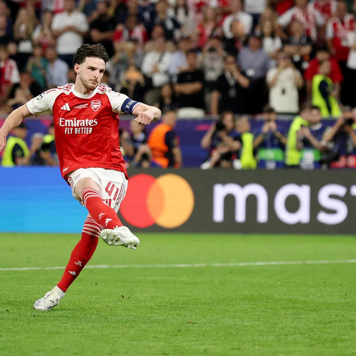 Soccer Football - UEFA Champions League - Final - Paris St Germain v Arsenal - Puskas Arena, Budapest, Hungary - May 30, 2026 Arsenal's Declan Rice scores a penalty during the shoot-out REUTERS/Phil Noble