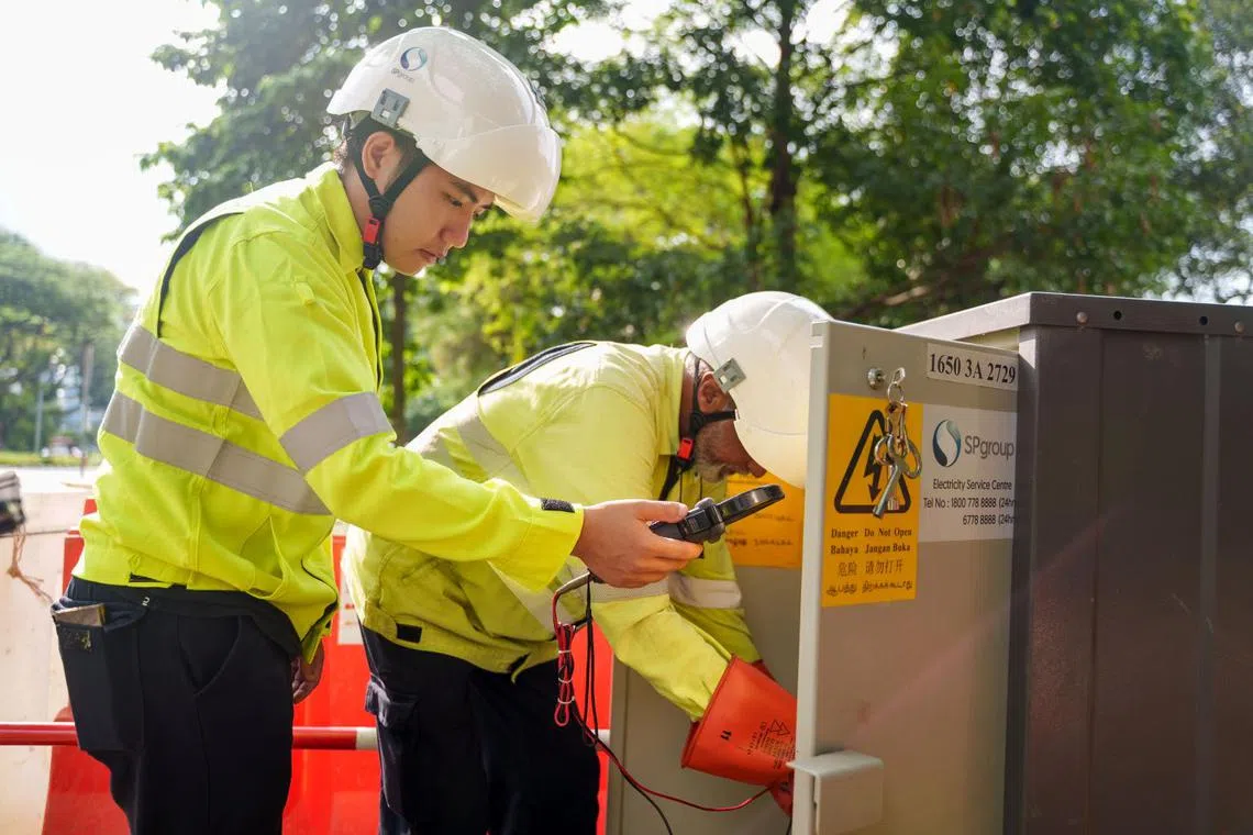 SP Group technical officers from Electricity Operations carrying out maintenance at overground boxes 