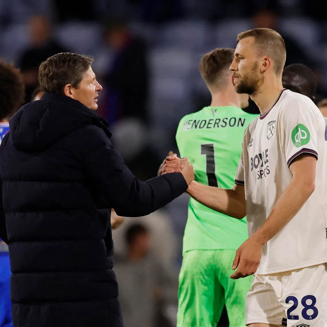 Soccer Football - Premier League - Crystal Palace v West Ham United - Selhurst Park, London, Britain - April 20, 2026 Crystal Palace manager Oliver Glasner shakes hands with West Ham United's Tomas Soucek after the match Action Images via Reuters/Andrew Couldridge